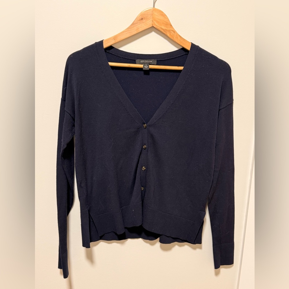 3 for $15⭐️Ann Taylor Navy Blue Sweater